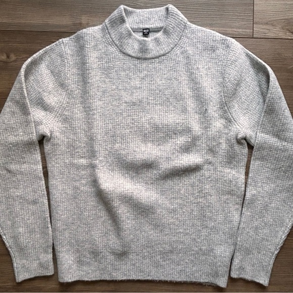 Uniqlo | Camel Mock Turtleneck Sweater in White Heather (Size XS) - Picture 1 of 13
